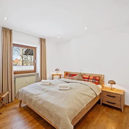 Ruhige Und Neue Am Berg Apartamento *