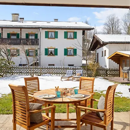 Ruhige Und Neue Am Berg Apartamento