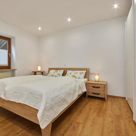 Apartman Ruhige Und Neue Am Berg *